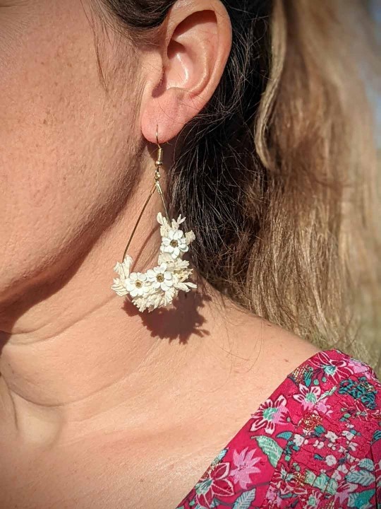 Boucles d'oreille goutte en vrai fleurs naturelles