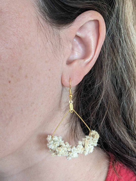 Boucles d'oreille en fleurs éternelles gypsophile naturel