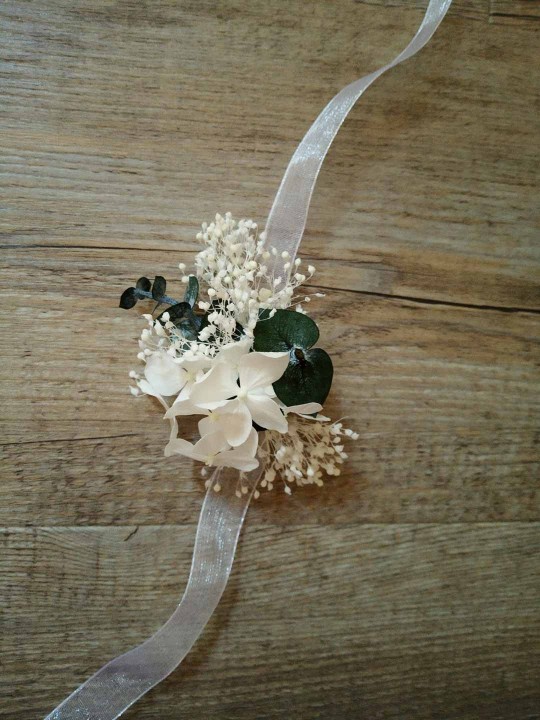 Bracelet satin de mariée bohème chic en fleurs éternelles