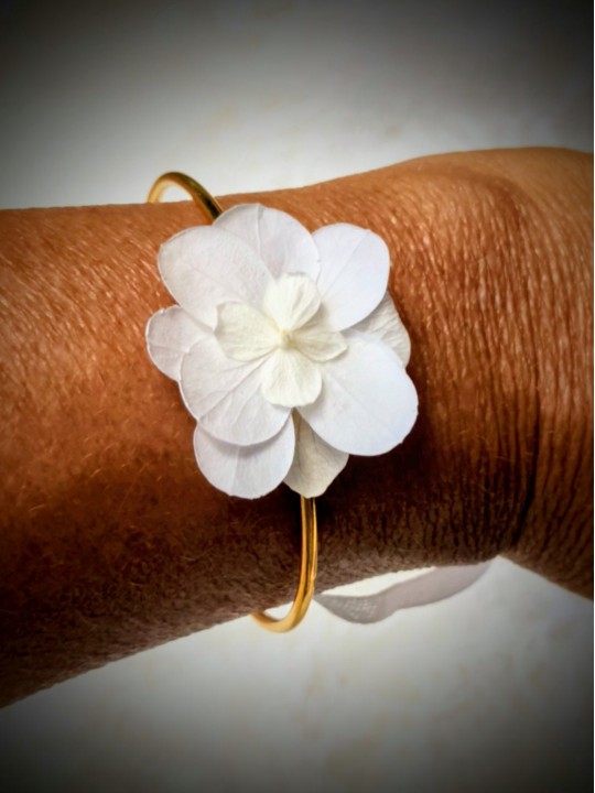 Bracelet jonc en hortensias blanc