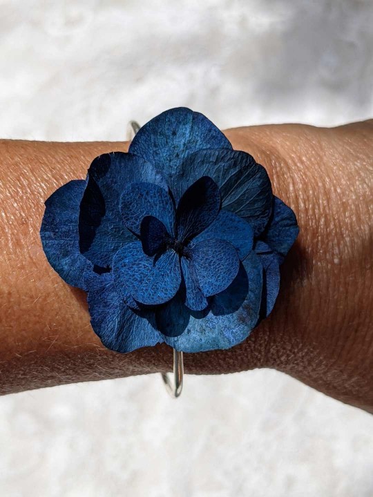 Bracelet jonc en hortensias bleu