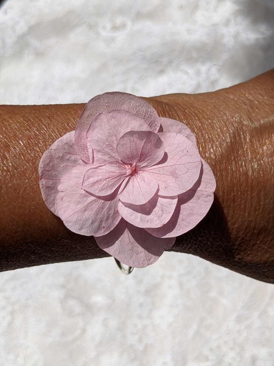 Bracelet jonc en hortensias rose