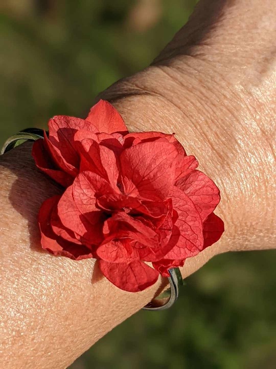 Bracelet en hortensias rouge