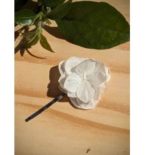 Barrette en fleurs stabilisées d'hortensia blanc