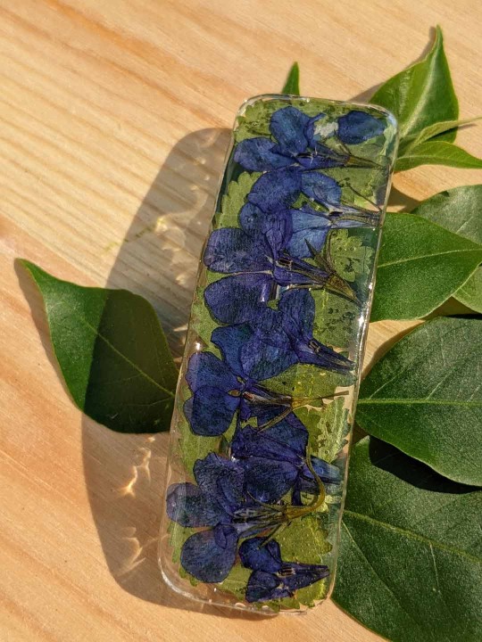 Barrette ou pince en résine fleurs bleues