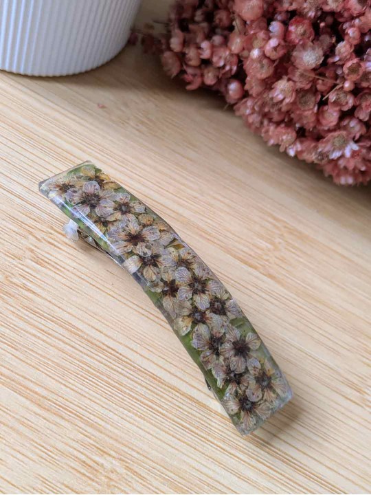 Barrette ou pince en résine fleurs châtaigne bleutée