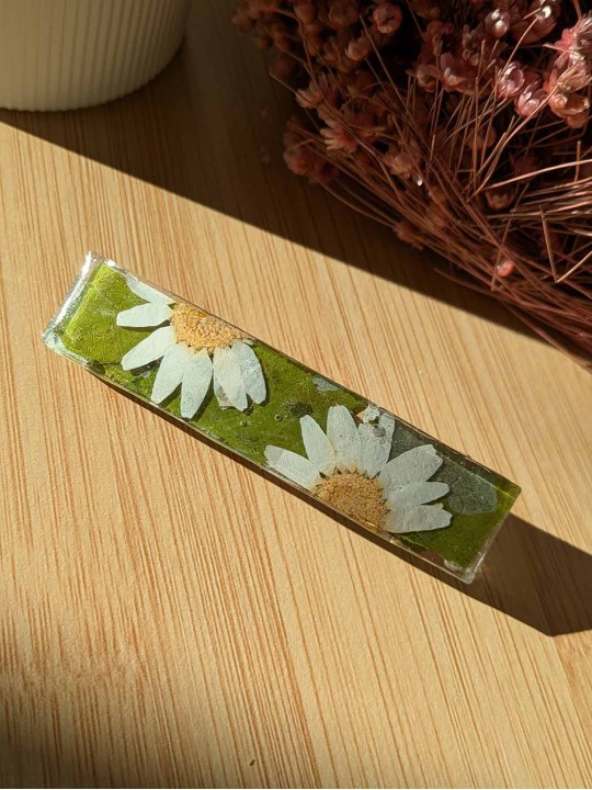 Barrette ou pince en résine marguerite