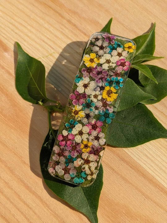 Barrette ou pince en résine fleurs multicolores