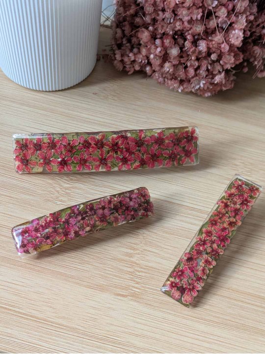 Barrette ou pince en résine fleurs roses Barrette ou pince en résine fleurs roses