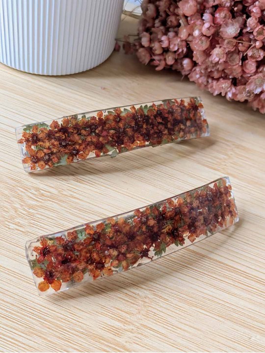 Barrette ou pince en résine fleurs terracotta Barrette ou pince en résine fleurs terracotta