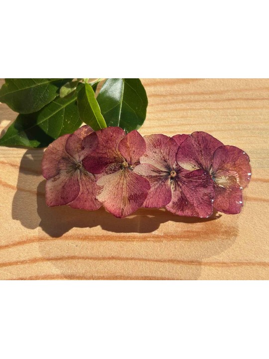 Barrette en résine fleurs d'hortensia bordeaux