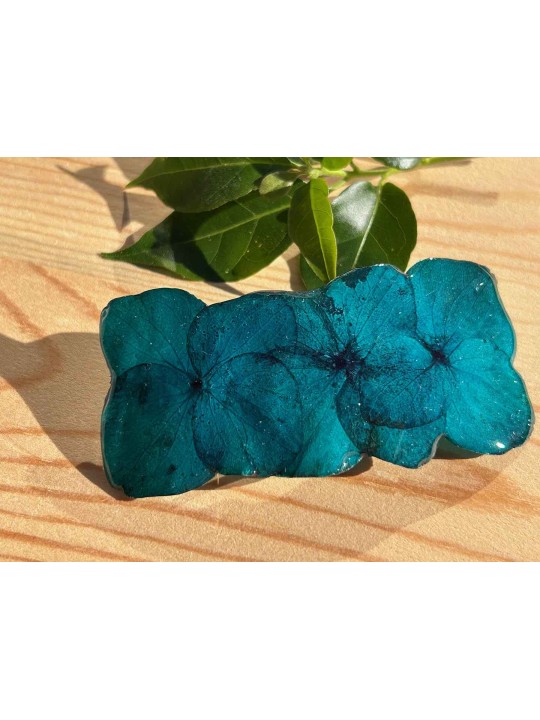 Barrette en résine fleurs d'hortensia vert métal