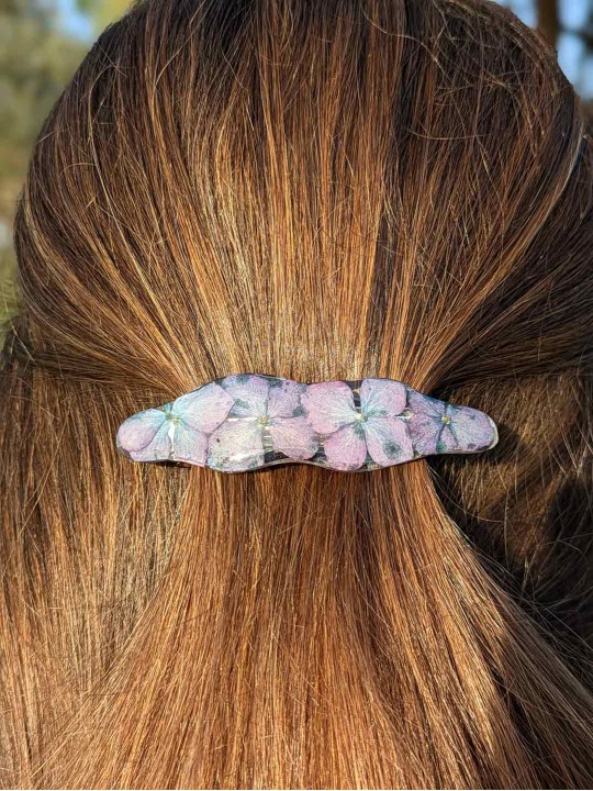 Barrette en résine fleurs bordeaux