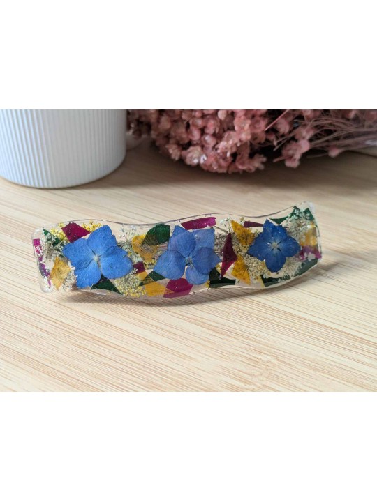 Barrette en résine fleurs bleues