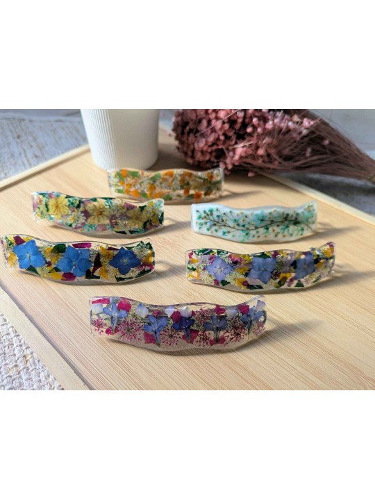 Barrette en résine fleurs bleues / fuschia