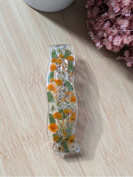 Barrette en résine fleurs orange