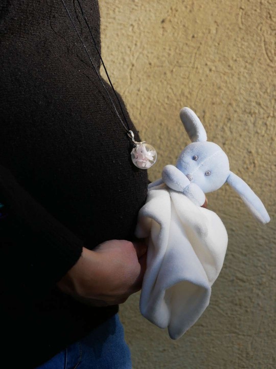 Bola de grossesse en fleurs d'hortensia et gypsophile blanc