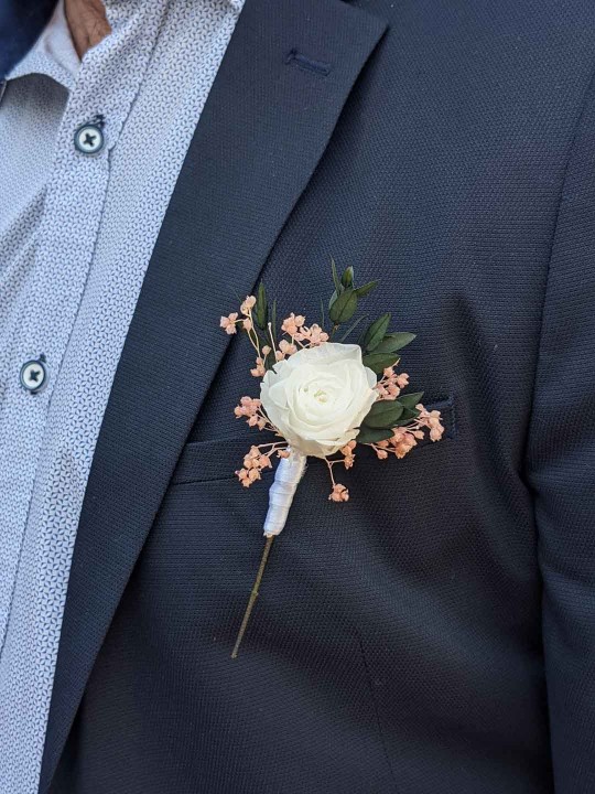 Boutonnière homme en fleurs stabilisées