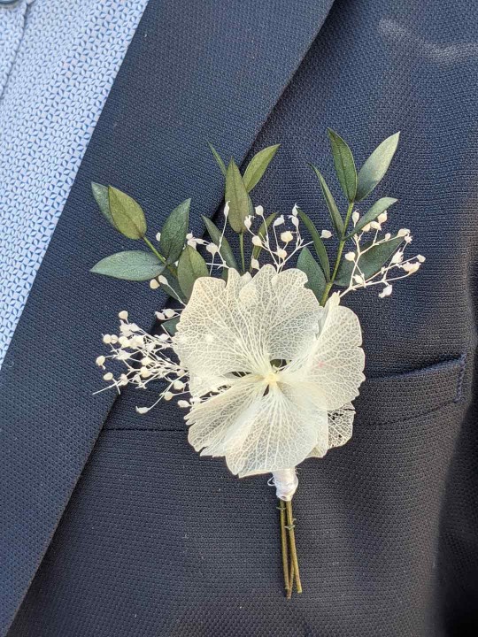 Boutonnière homme en fleurs stabilisées