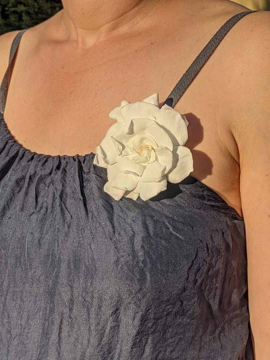 Boutonnière femme en gardenia stabilisée