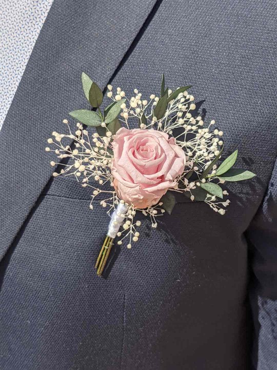 Boutonnière homme en fleurs stabilisées