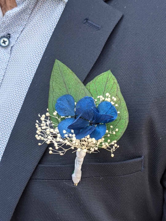 Boutonnière homme en fleurs stabilisées