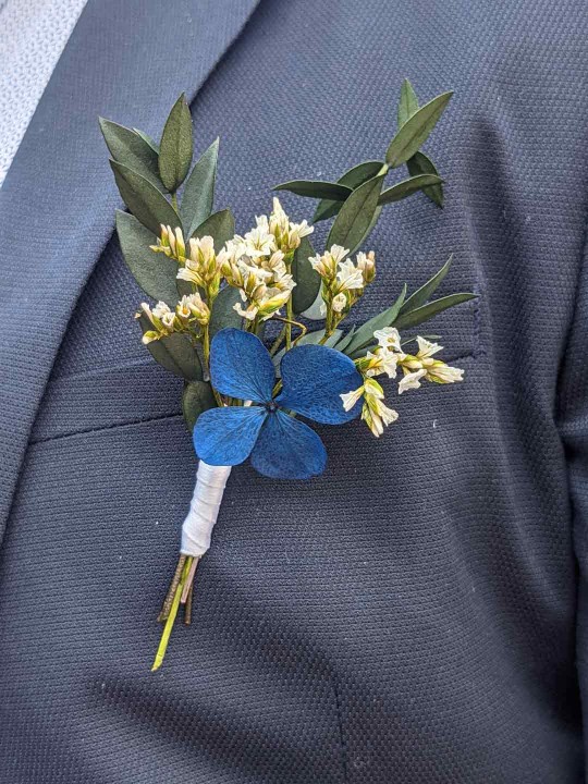 Boutonnière homme en fleurs stabilisées