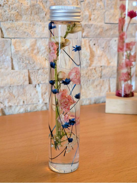 Fleur immergée bleue rose