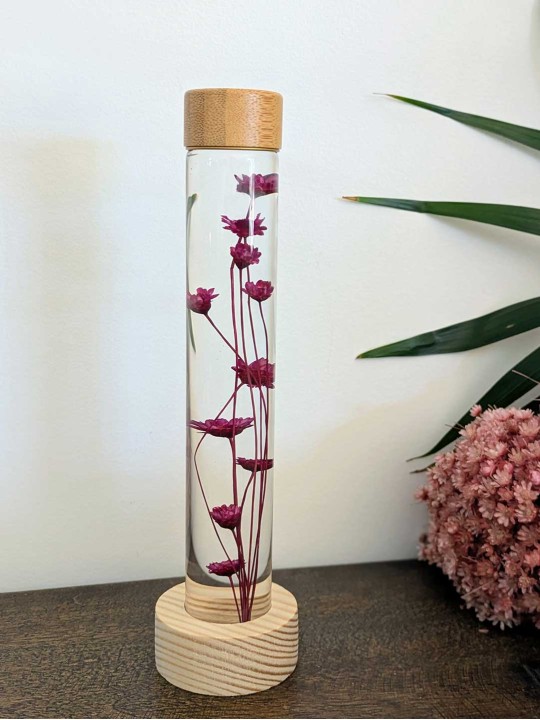 Fleur immergée grenat