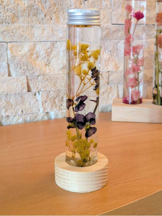 Fleur immergée jaune / lavande / pensée