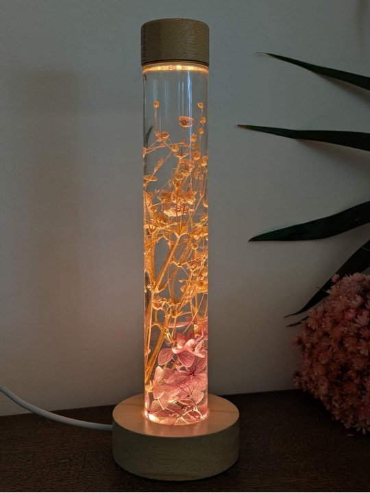 Fleur immergée mauve rose