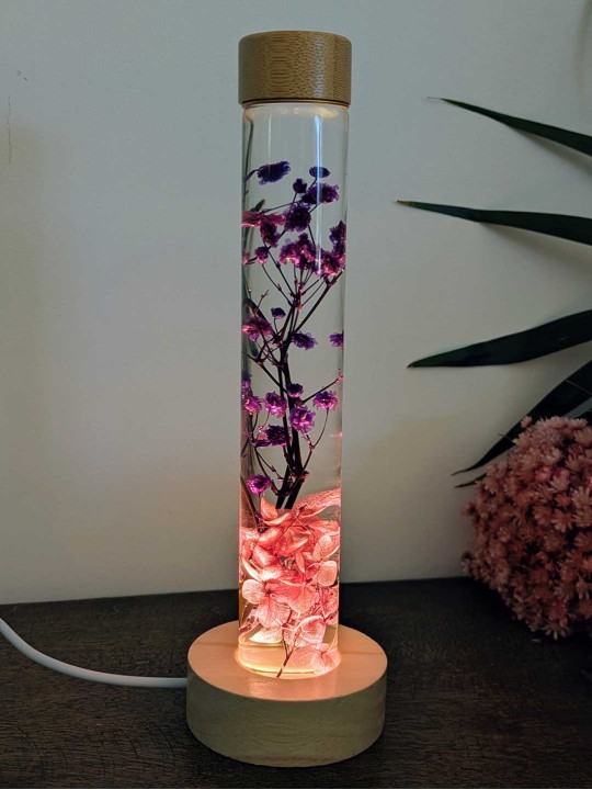 Fleur immergée mauve violette