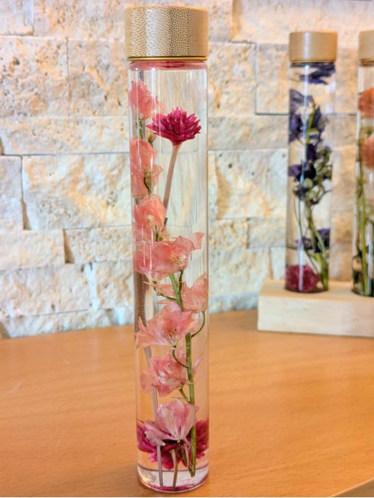 Fleur immergée rose fuschia