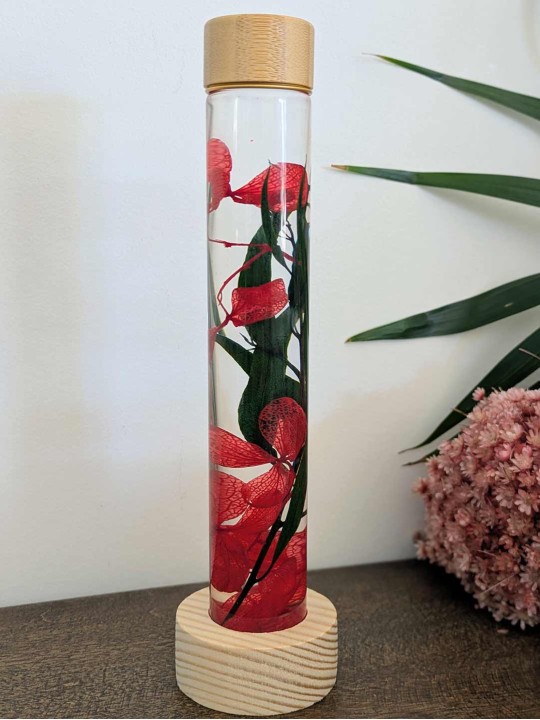 Fleur immergée rouge vert