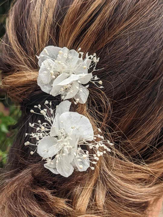 Pique à cheveux en fleurs stabilisées hortensia blanc