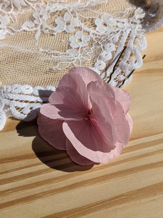 Pique à cheveux en fleurs stabilisées hortensia rose