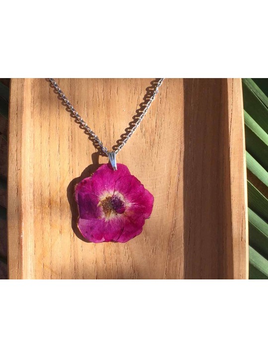 Collier de véritable rose en résine