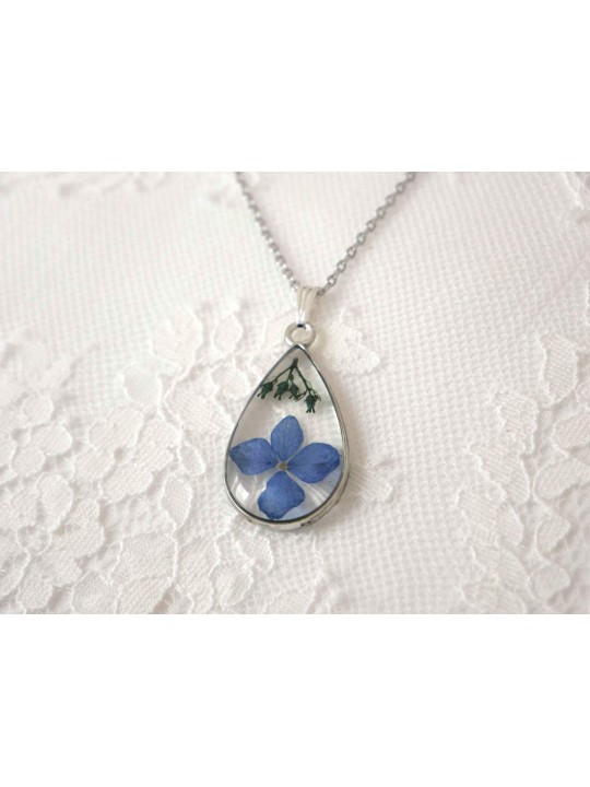 Collier goutte en résine de véritable fleur séchée hortensia bleu