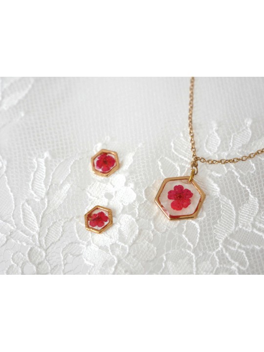 Collier hexagonal en résine de véritable fleur séchée rouge