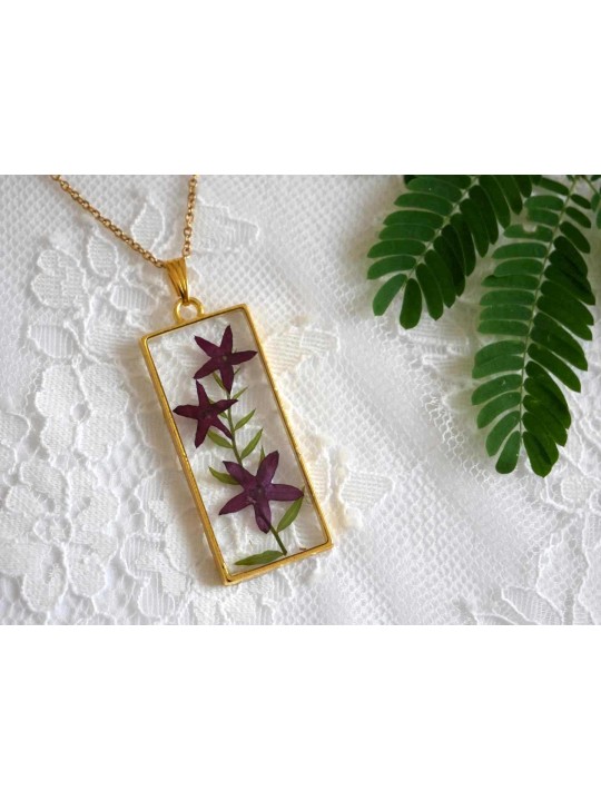 Collier rectangle en résine de véritable petites fleurs séchées violettes