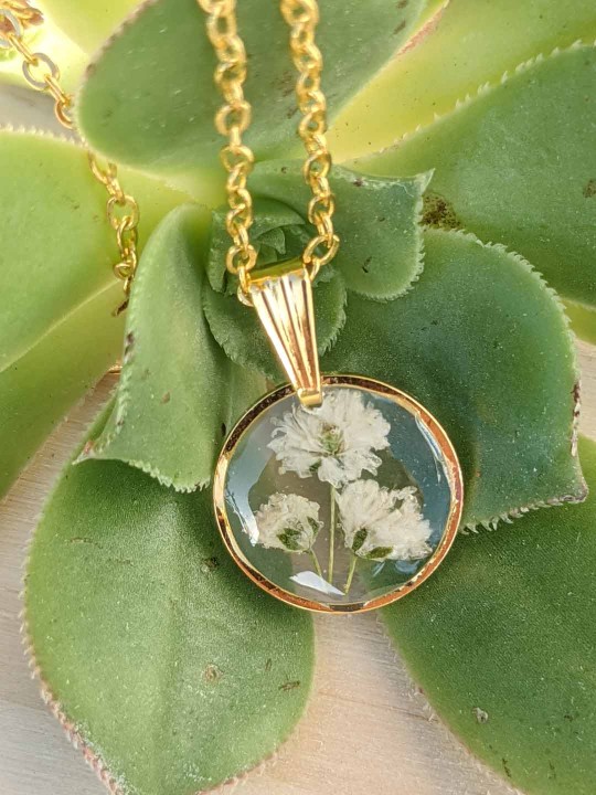 Collier en fleur séchée beige