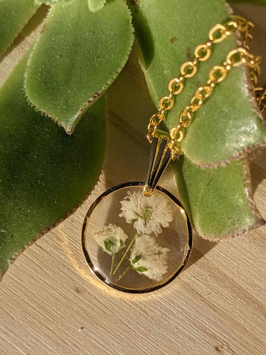 Collier en fleur séchée beige