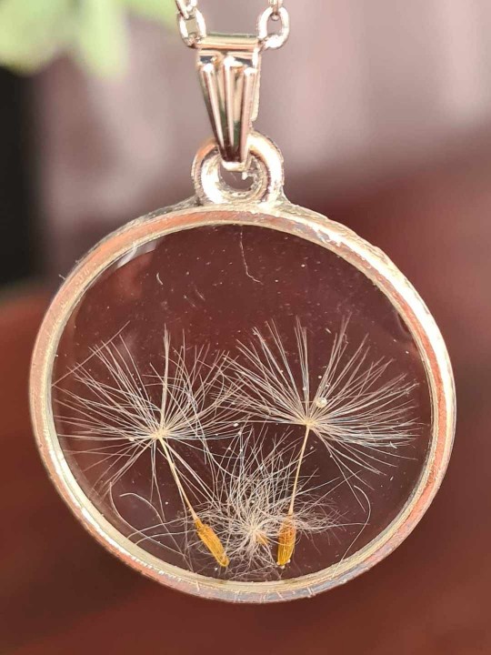 Collier pendentif rond en résine "fais un voeu" 