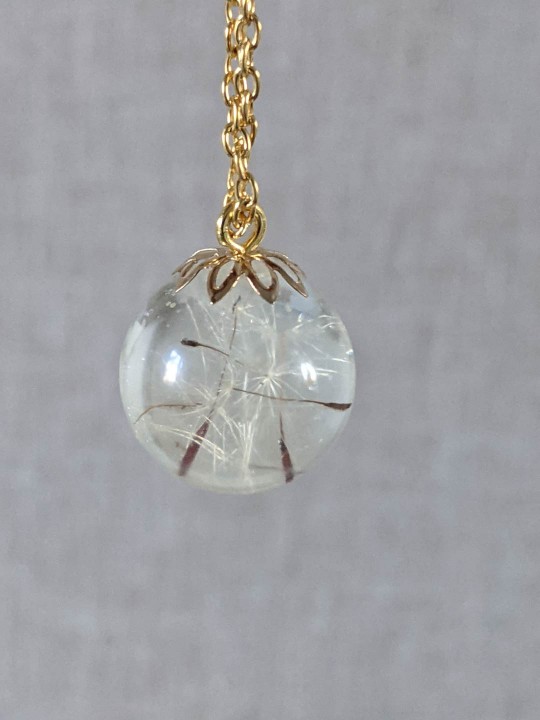 Collier pendentif boule en résine "fais un voeu" 