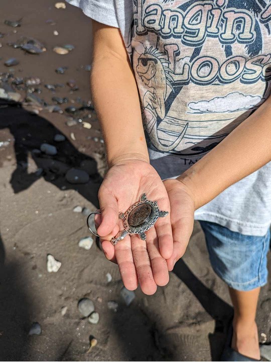 Porte-clés tortue en sable - îles de Polynésie Française