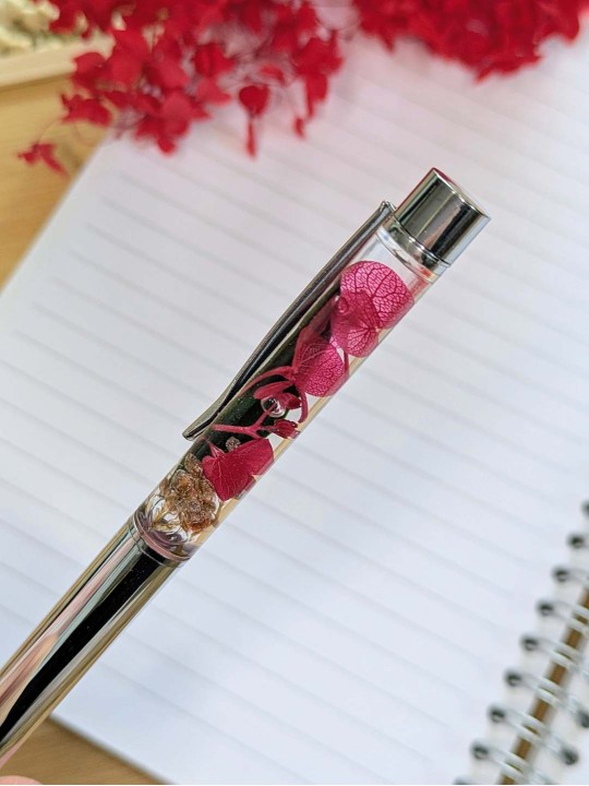 Stylo fleur immergée rose