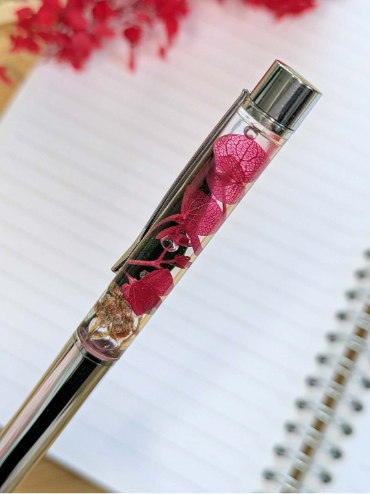 Stylo fleur immergée rose