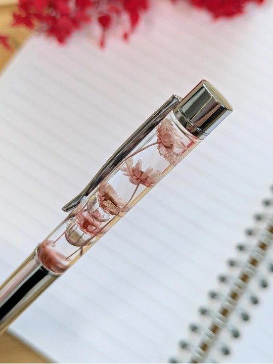 Stylo fleur immergée rose
