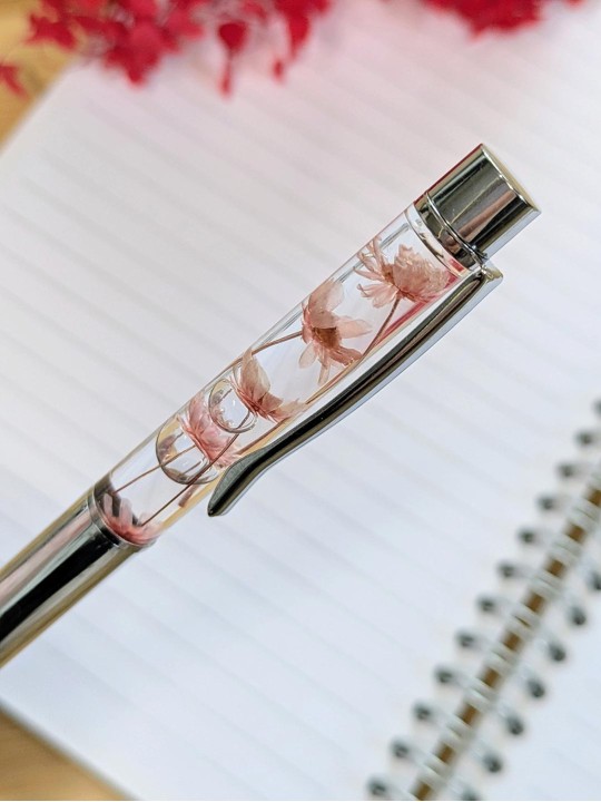 Stylo fleur immergée rose