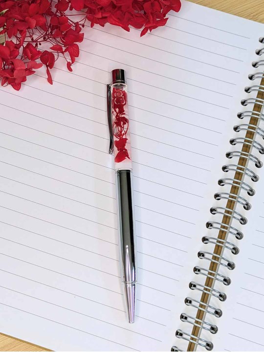 Stylo fleur immergée rouge